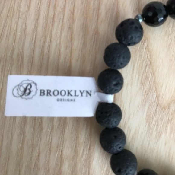 Lava stone diffuser bracelet w/black glass beads - Picture 5 of 5